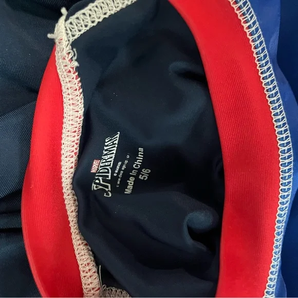 Marvel Spider-Man Swim suit set with hooded towel- boys 5/6 - Picture 6 of 8